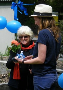 Trustee Jill Cotton thanks author Zoe Watson
