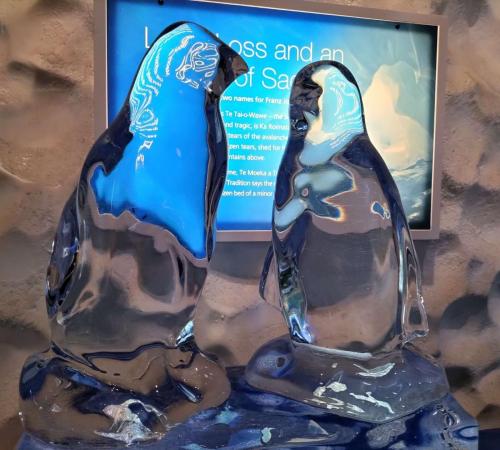 penguin-ice-sculptures-enhanced-the-opening-event-r